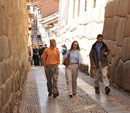 Tourists on Hatunrumiyoc Street.jpg